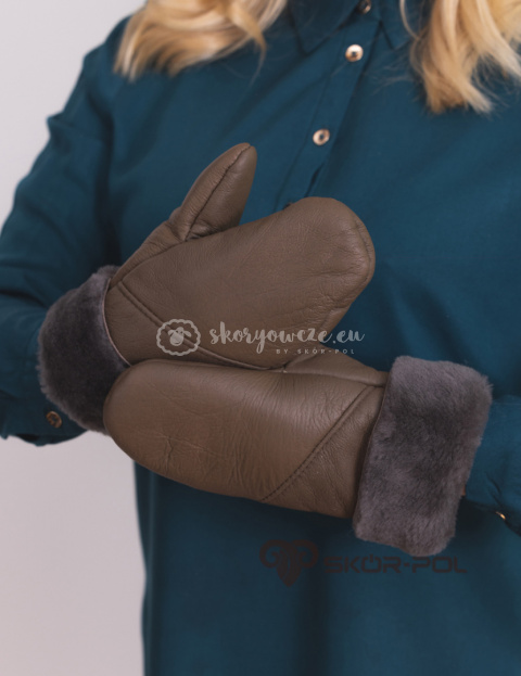 Women's dark brown lambskin mittens Women's dark brown lambskin mittens