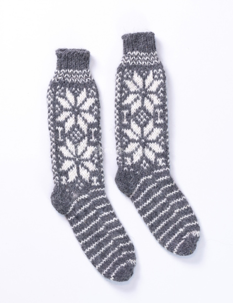 High, thick, white socks with wool filling with a gray, highlander pattern High, thick, white socks with wool filling with a gray, highlander pattern