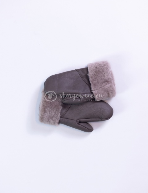 Kawowe jednopalczasate rękawiczki ze skóry jagnięcej żywicowanej z beżową końcówką