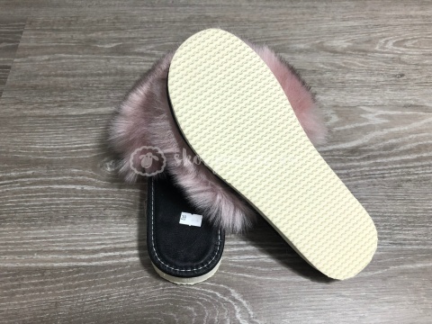 Klapki futrzane pantofle sztuczne futerko / brudny róż