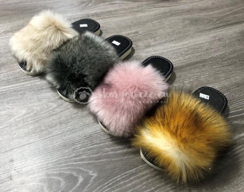 Klapki futrzane pantofle sztuczne futerko / beżowe