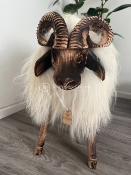 Krzesło - baran dekoracyjny / biały / opalany