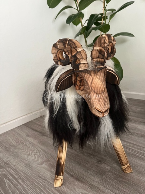 Krzesło - baran dekoracyjny / biało czarny / opalany