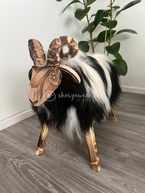 Krzesło - baran dekoracyjny / biało czarny / opalany