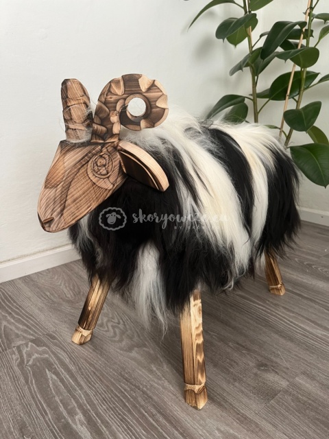 Krzesło - baran dekoracyjny / biało czarny / opalany