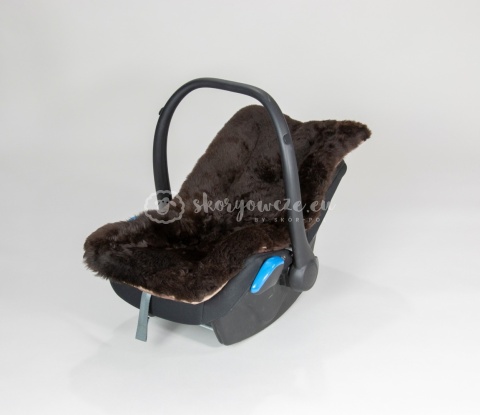 Wkładka do fotelika ze skóry owczej / Brązowa